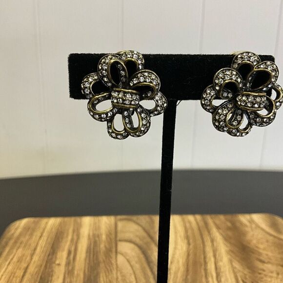 Vintage Heidi Daus Silver Rhinestone Embellised Rattan Bow Clip Earrings Stateme - Picture 2 of 5